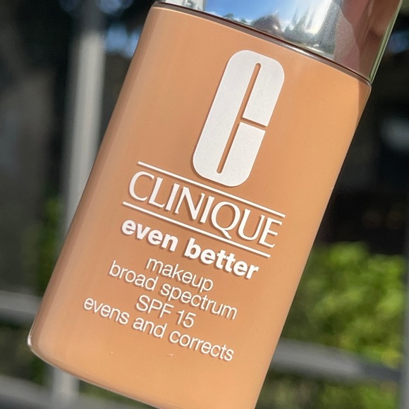 CLINIQUE Even Better Makeup Broad Spectrum SPF 15 Foundation In CN 58 Ho… - Picture 3 of 13